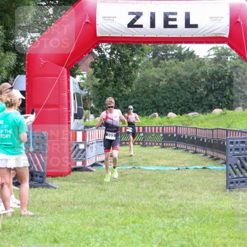 21.06.2026 - 29. Vierlanden-Triathlon Andreas Tolksdorf http://msf.ph/oto/9912926 21.06.2026 10:55:40 Ziel  meine-sportfotos.de