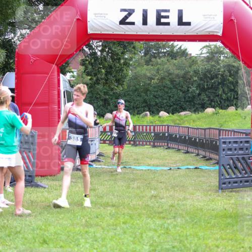 21.06.2026 - 29. Vierlanden-Triathlon Andreas Tolksdorf http://msf.ph/oto/9912928 21.06.2026 10:55:42 Ziel  meine-sportfotos.de