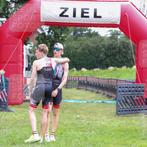21.06.2026 - 29. Vierlanden-Triathlon Andreas Tolksdorf http://msf.ph/oto/9912944 21.06.2026 10:55:56 Ziel 210, 339 meine-sportfotos.de