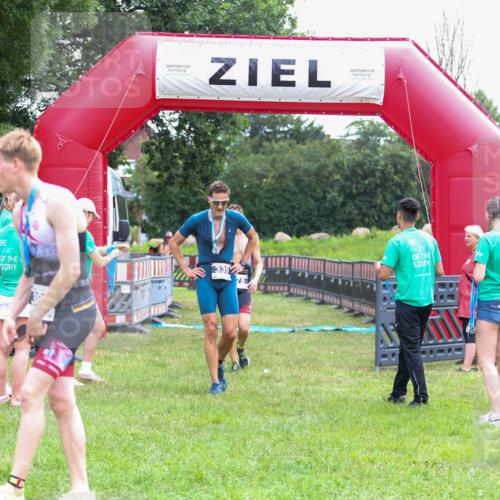 21.06.2026 - 29. Vierlanden-Triathlon Andreas Tolksdorf http://msf.ph/oto/9912953 21.06.2026 10:56:01 Ziel 210 meine-sportfotos.de