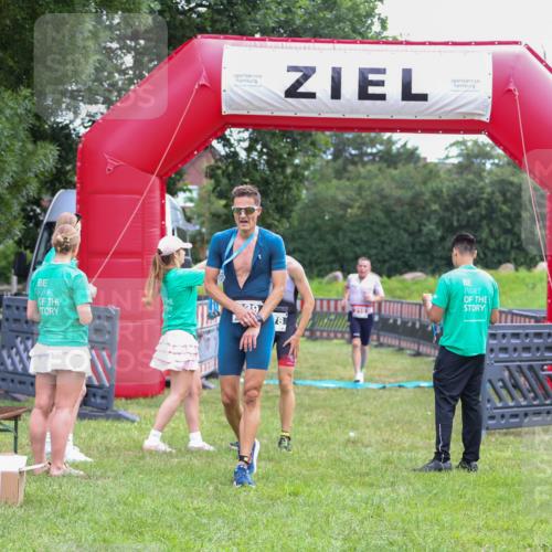 21.06.2026 - 29. Vierlanden-Triathlon Andreas Tolksdorf http://msf.ph/oto/9912961 21.06.2026 10:56:03 Ziel 210 meine-sportfotos.de