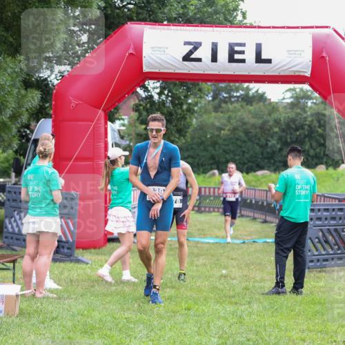 21.06.2026 - 29. Vierlanden-Triathlon Andreas Tolksdorf http://msf.ph/oto/9912963 21.06.2026 10:56:03 Ziel 210 meine-sportfotos.de