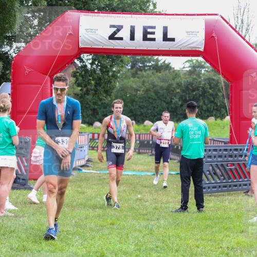 21.06.2026 - 29. Vierlanden-Triathlon Andreas Tolksdorf http://msf.ph/oto/9912968 21.06.2026 10:56:05 Ziel 210 meine-sportfotos.de