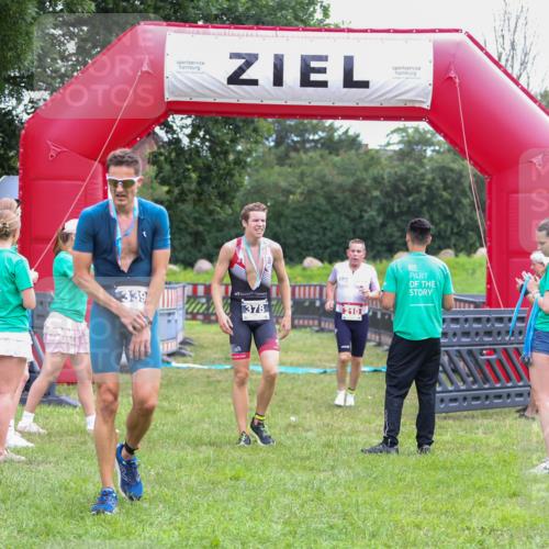 21.06.2026 - 29. Vierlanden-Triathlon Andreas Tolksdorf http://msf.ph/oto/9912972 21.06.2026 10:56:05 Ziel 210 meine-sportfotos.de