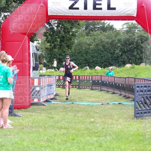 21.06.2026 - 29. Vierlanden-Triathlon Andreas Tolksdorf http://msf.ph/oto/9912974 21.06.2026 10:57:20 Ziel  meine-sportfotos.de