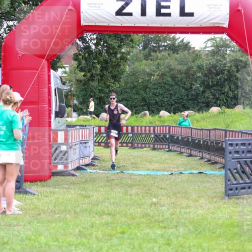 21.06.2026 - 29. Vierlanden-Triathlon Andreas Tolksdorf http://msf.ph/oto/9912975 21.06.2026 10:57:20 Ziel  meine-sportfotos.de