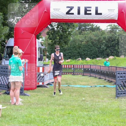 21.06.2026 - 29. Vierlanden-Triathlon Andreas Tolksdorf http://msf.ph/oto/9912983 21.06.2026 10:57:22 Ziel  meine-sportfotos.de