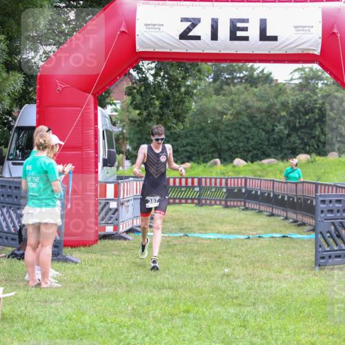 21.06.2026 - 29. Vierlanden-Triathlon Andreas Tolksdorf http://msf.ph/oto/9912987 21.06.2026 10:57:22 Ziel  meine-sportfotos.de