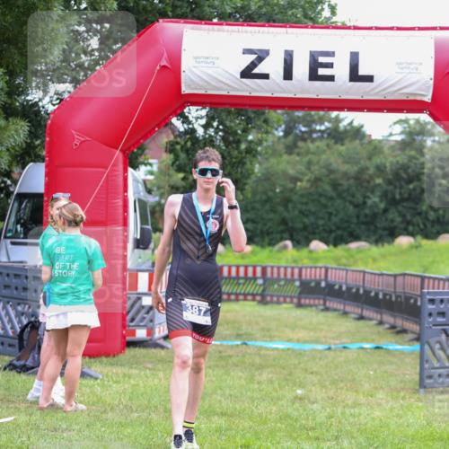 21.06.2026 - 29. Vierlanden-Triathlon Andreas Tolksdorf http://msf.ph/oto/9912995 21.06.2026 10:57:28 Ziel  meine-sportfotos.de