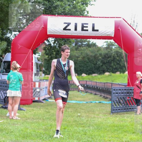 21.06.2026 - 29. Vierlanden-Triathlon Andreas Tolksdorf http://msf.ph/oto/9913002 21.06.2026 10:57:29 Ziel  meine-sportfotos.de