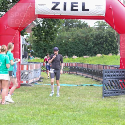 21.06.2026 - 29. Vierlanden-Triathlon Andreas Tolksdorf http://msf.ph/oto/9913007 21.06.2026 10:58:59 Ziel 326 meine-sportfotos.de