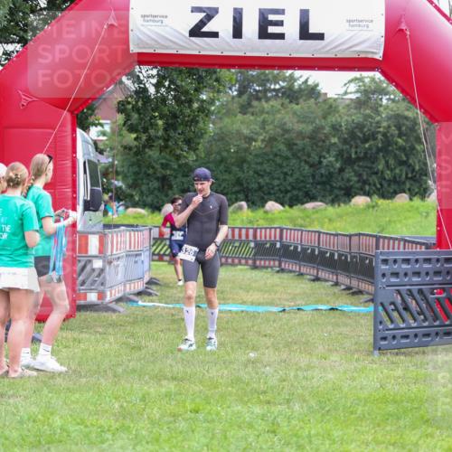21.06.2026 - 29. Vierlanden-Triathlon Andreas Tolksdorf http://msf.ph/oto/9913008 21.06.2026 10:58:59 Ziel 326 meine-sportfotos.de