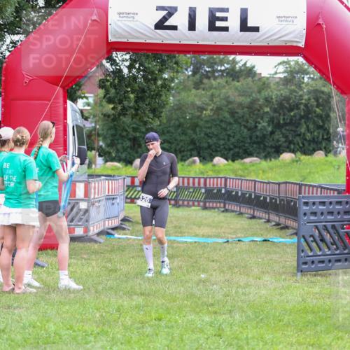 21.06.2026 - 29. Vierlanden-Triathlon Andreas Tolksdorf http://msf.ph/oto/9913014 21.06.2026 10:58:59 Ziel 326 meine-sportfotos.de
