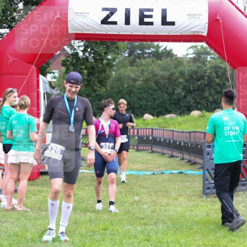 21.06.2026 - 29. Vierlanden-Triathlon Andreas Tolksdorf http://msf.ph/oto/9913022 21.06.2026 10:59:07 Ziel  meine-sportfotos.de