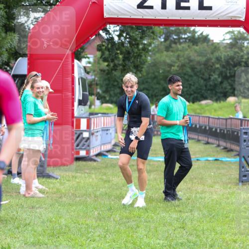 21.06.2026 - 29. Vierlanden-Triathlon Andreas Tolksdorf http://msf.ph/oto/9913023 21.06.2026 10:59:14 Ziel  meine-sportfotos.de