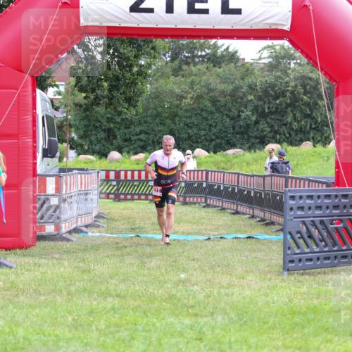21.06.2026 - 29. Vierlanden-Triathlon Andreas Tolksdorf http://msf.ph/oto/9913046 21.06.2026 10:59:47 Ziel 211 meine-sportfotos.de