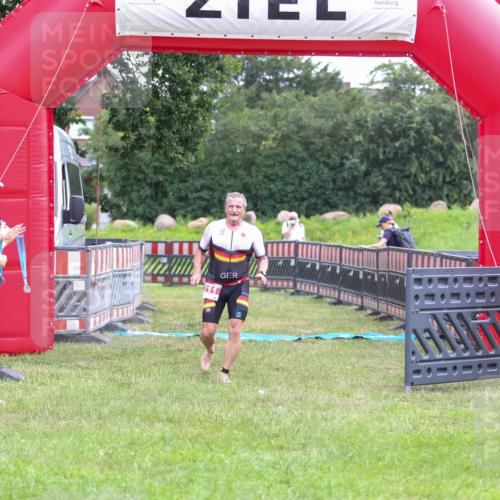 21.06.2026 - 29. Vierlanden-Triathlon Andreas Tolksdorf http://msf.ph/oto/9913057 21.06.2026 10:59:49 Ziel 211 meine-sportfotos.de