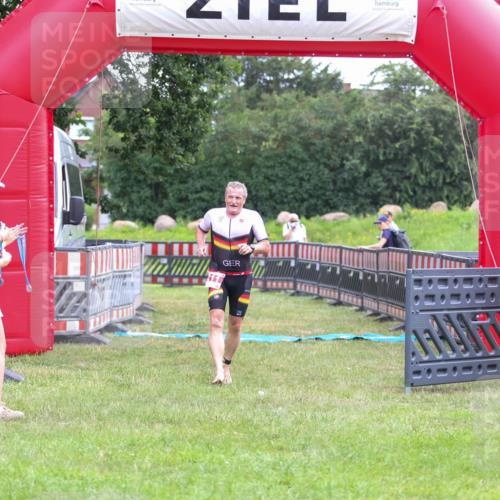 21.06.2026 - 29. Vierlanden-Triathlon Andreas Tolksdorf http://msf.ph/oto/9913061 21.06.2026 10:59:49 Ziel 211 meine-sportfotos.de