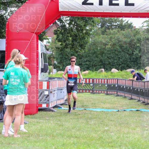21.06.2026 - 29. Vierlanden-Triathlon Andreas Tolksdorf http://msf.ph/oto/9913065 21.06.2026 11:00:11 Ziel 365 meine-sportfotos.de