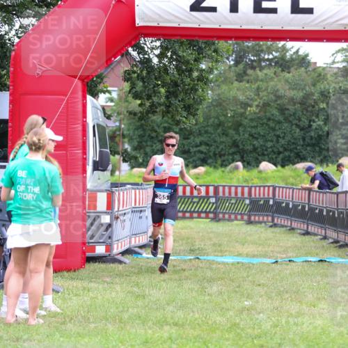 21.06.2026 - 29. Vierlanden-Triathlon Andreas Tolksdorf http://msf.ph/oto/9913067 21.06.2026 11:00:11 Ziel 365 meine-sportfotos.de