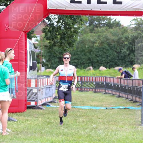 21.06.2026 - 29. Vierlanden-Triathlon Andreas Tolksdorf http://msf.ph/oto/9913071 21.06.2026 11:00:12 Ziel 365 meine-sportfotos.de