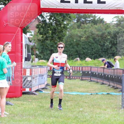 21.06.2026 - 29. Vierlanden-Triathlon Andreas Tolksdorf http://msf.ph/oto/9913074 21.06.2026 11:00:12 Ziel 365 meine-sportfotos.de