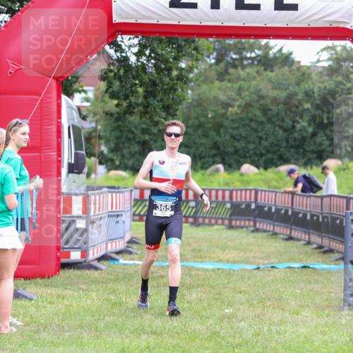 21.06.2026 - 29. Vierlanden-Triathlon Andreas Tolksdorf http://msf.ph/oto/9913075 21.06.2026 11:00:12 Ziel 365 meine-sportfotos.de