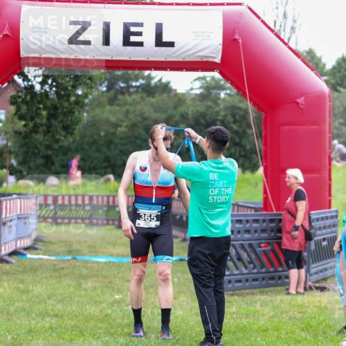 21.06.2026 - 29. Vierlanden-Triathlon Andreas Tolksdorf http://msf.ph/oto/9913081 21.06.2026 11:00:15 Ziel 365 meine-sportfotos.de
