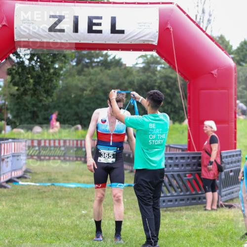 21.06.2026 - 29. Vierlanden-Triathlon Andreas Tolksdorf http://msf.ph/oto/9913082 21.06.2026 11:00:15 Ziel 365 meine-sportfotos.de