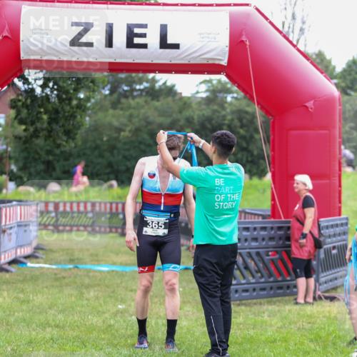 21.06.2026 - 29. Vierlanden-Triathlon Andreas Tolksdorf http://msf.ph/oto/9913083 21.06.2026 11:00:15 Ziel 365 meine-sportfotos.de