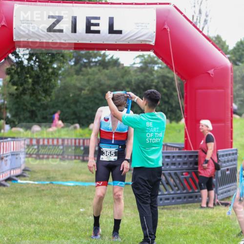 21.06.2026 - 29. Vierlanden-Triathlon Andreas Tolksdorf http://msf.ph/oto/9913086 21.06.2026 11:00:16 Ziel 365 meine-sportfotos.de
