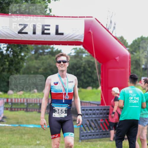 21.06.2026 - 29. Vierlanden-Triathlon Andreas Tolksdorf http://msf.ph/oto/9913090 21.06.2026 11:00:19 Ziel  meine-sportfotos.de