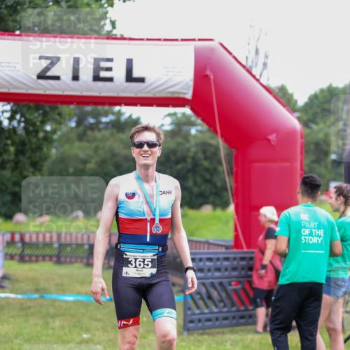 21.06.2026 - 29. Vierlanden-Triathlon Andreas Tolksdorf http://msf.ph/oto/9913091 21.06.2026 11:00:19 Ziel  meine-sportfotos.de