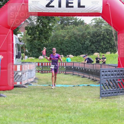 21.06.2026 - 29. Vierlanden-Triathlon Andreas Tolksdorf http://msf.ph/oto/9913120 21.06.2026 11:00:56 Ziel 414 meine-sportfotos.de