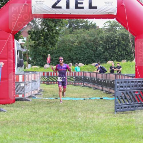 21.06.2026 - 29. Vierlanden-Triathlon Andreas Tolksdorf http://msf.ph/oto/9913122 21.06.2026 11:00:56 Ziel 414 meine-sportfotos.de