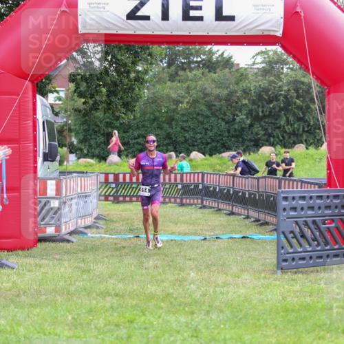 21.06.2026 - 29. Vierlanden-Triathlon Andreas Tolksdorf http://msf.ph/oto/9913124 21.06.2026 11:00:56 Ziel 414 meine-sportfotos.de