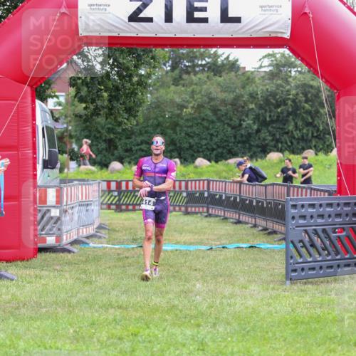 21.06.2026 - 29. Vierlanden-Triathlon Andreas Tolksdorf http://msf.ph/oto/9913135 21.06.2026 11:00:57 Ziel 414 meine-sportfotos.de