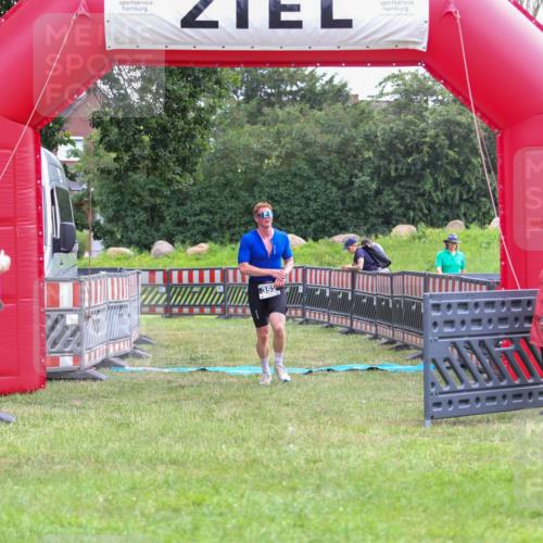 21.06.2026 - 29. Vierlanden-Triathlon Andreas Tolksdorf http://msf.ph/oto/9913137 21.06.2026 11:02:06 Ziel 352 meine-sportfotos.de