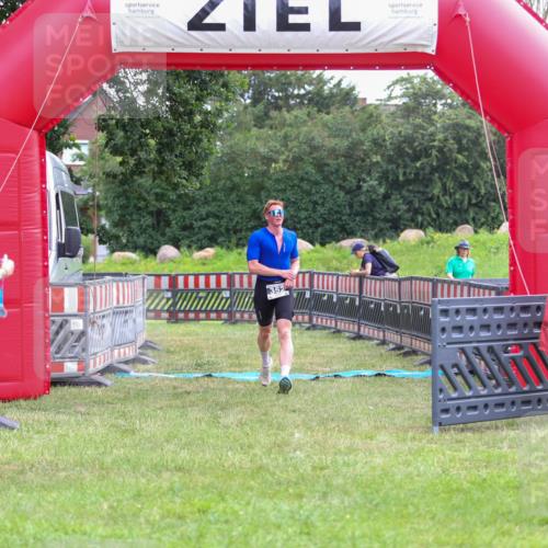 21.06.2026 - 29. Vierlanden-Triathlon Andreas Tolksdorf http://msf.ph/oto/9913139 21.06.2026 11:02:06 Ziel 352 meine-sportfotos.de