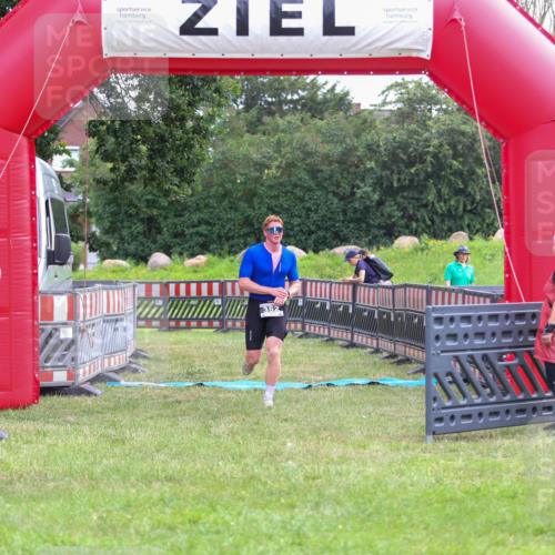 21.06.2026 - 29. Vierlanden-Triathlon Andreas Tolksdorf http://msf.ph/oto/9913142 21.06.2026 11:02:06 Ziel 352 meine-sportfotos.de