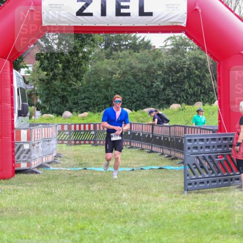 21.06.2026 - 29. Vierlanden-Triathlon Andreas Tolksdorf http://msf.ph/oto/9913143 21.06.2026 11:02:06 Ziel 352 meine-sportfotos.de
