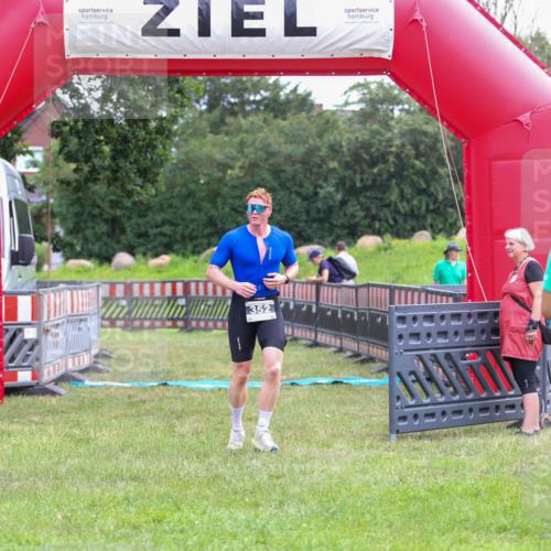 21.06.2026 - 29. Vierlanden-Triathlon Andreas Tolksdorf http://msf.ph/oto/9913146 21.06.2026 11:02:07 Ziel 352 meine-sportfotos.de