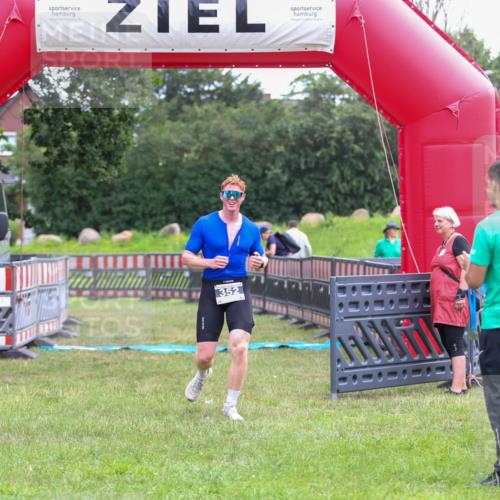 21.06.2026 - 29. Vierlanden-Triathlon Andreas Tolksdorf http://msf.ph/oto/9913151 21.06.2026 11:02:07 Ziel 352 meine-sportfotos.de