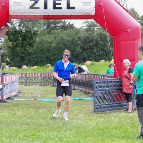 21.06.2026 - 29. Vierlanden-Triathlon Andreas Tolksdorf http://msf.ph/oto/9913152 21.06.2026 11:02:08 Ziel 352 meine-sportfotos.de