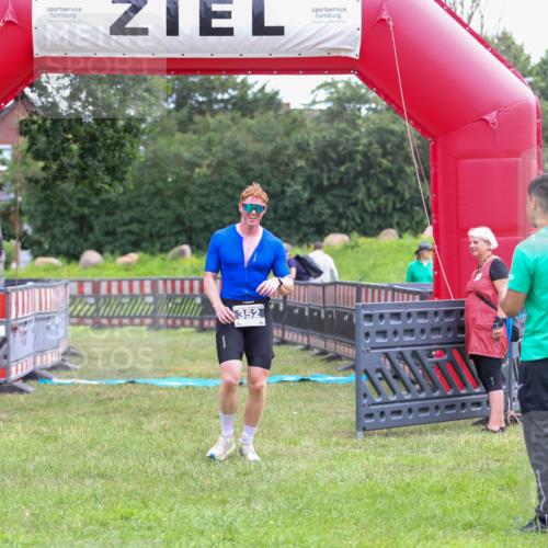 21.06.2026 - 29. Vierlanden-Triathlon Andreas Tolksdorf http://msf.ph/oto/9913153 21.06.2026 11:02:08 Ziel 352 meine-sportfotos.de