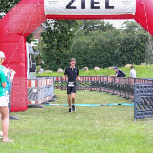21.06.2026 - 29. Vierlanden-Triathlon Andreas Tolksdorf http://msf.ph/oto/9913158 21.06.2026 11:02:51 Ziel 307, 440 meine-sportfotos.de