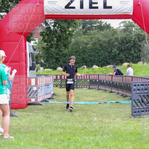 21.06.2026 - 29. Vierlanden-Triathlon Andreas Tolksdorf http://msf.ph/oto/9913160 21.06.2026 11:02:51 Ziel 307, 440 meine-sportfotos.de