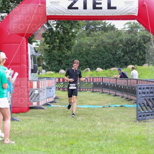 21.06.2026 - 29. Vierlanden-Triathlon Andreas Tolksdorf http://msf.ph/oto/9913162 21.06.2026 11:02:51 Ziel 307, 440 meine-sportfotos.de