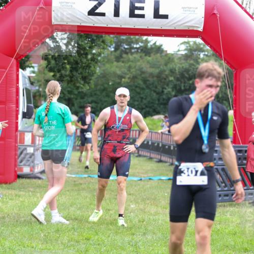 21.06.2026 - 29. Vierlanden-Triathlon Andreas Tolksdorf http://msf.ph/oto/9913178 21.06.2026 11:03:02 Ziel 312, 332 meine-sportfotos.de