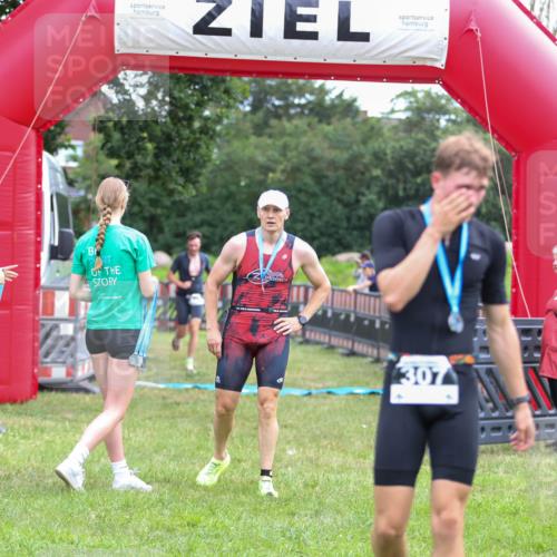 21.06.2026 - 29. Vierlanden-Triathlon Andreas Tolksdorf http://msf.ph/oto/9913179 21.06.2026 11:03:02 Ziel 312, 332 meine-sportfotos.de